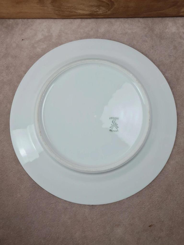 Lot porcelaine française ancienne – 8 assiettes à dessert + 1 plat à gâteau 💙