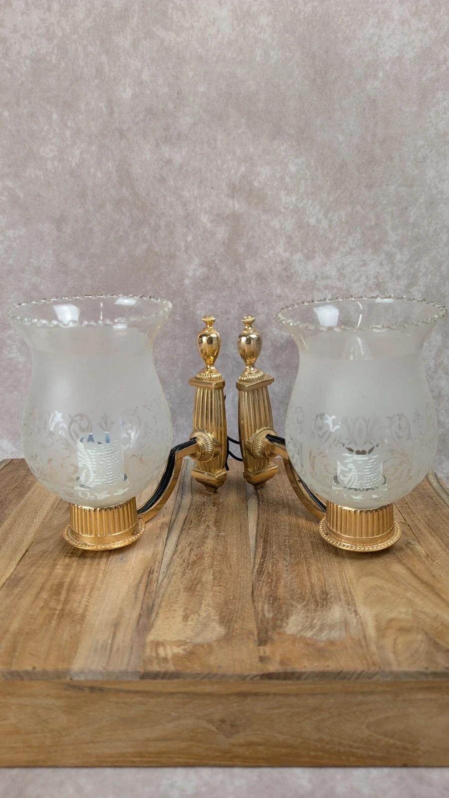 Paire d’appliques murales vintage en laiton doré et verre dépoli gravé