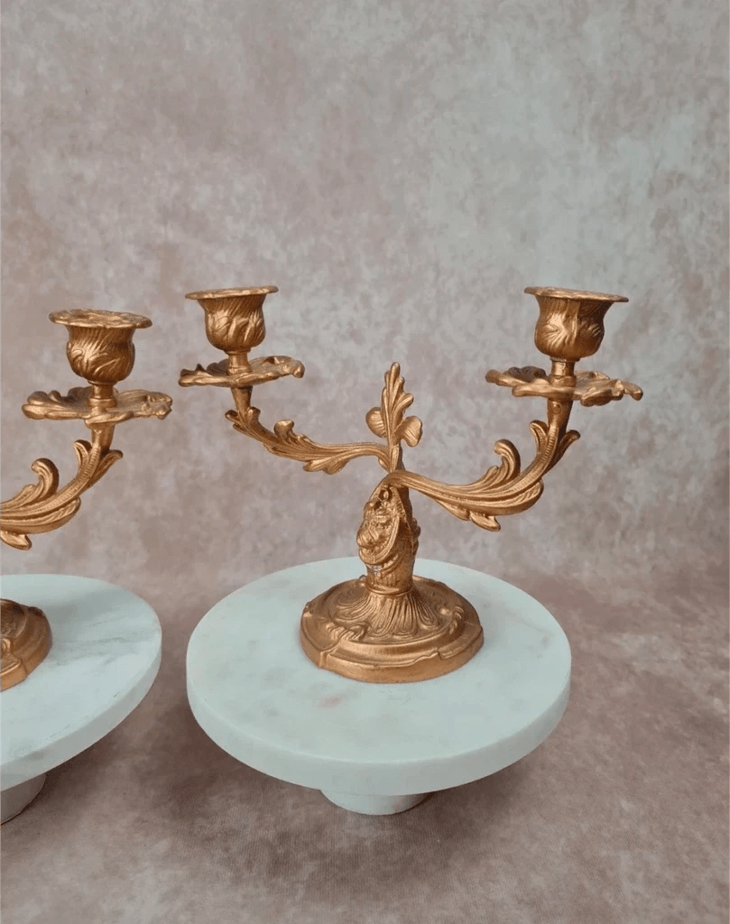 Paire de bougeoirs anciens dorés – style Louis Xv / Rocaille