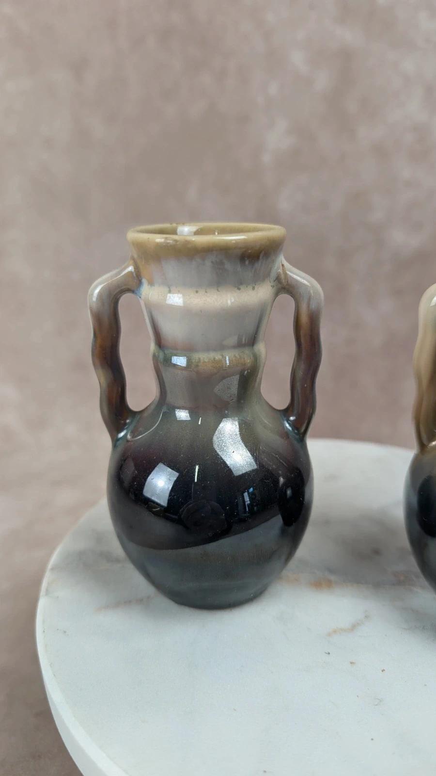 Paire de petits vases en céramique vintage bicolore