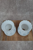🌿 Paire de tulipes anciennes en opaline blanche & décor perlé bleu – col 4 cm 🌿