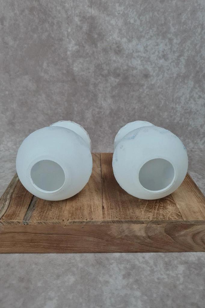 🌿 Paire de tulipes anciennes en opaline blanche & décor perlé bleu – col 4 cm 🌿