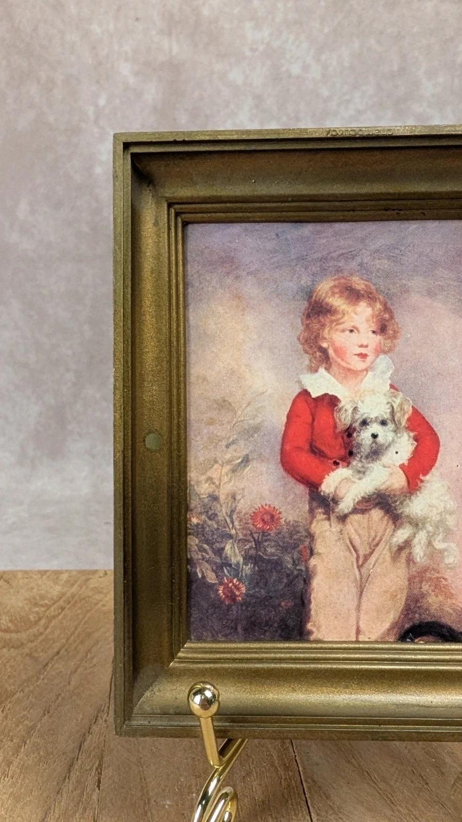 Petit cadre décoratif vintage plastique doré – Enfant & chien