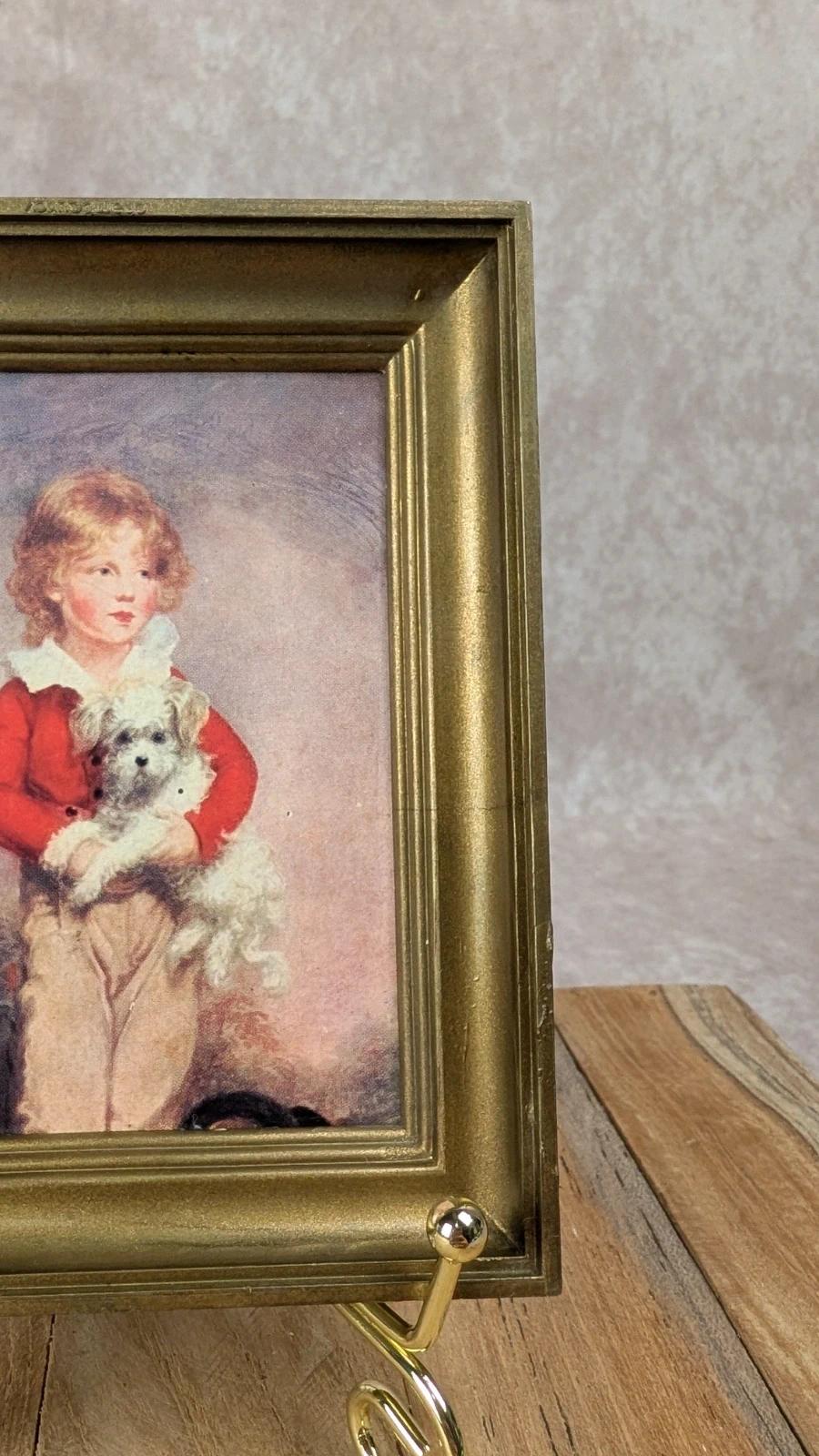 Petit cadre décoratif vintage plastique doré – Enfant & chien