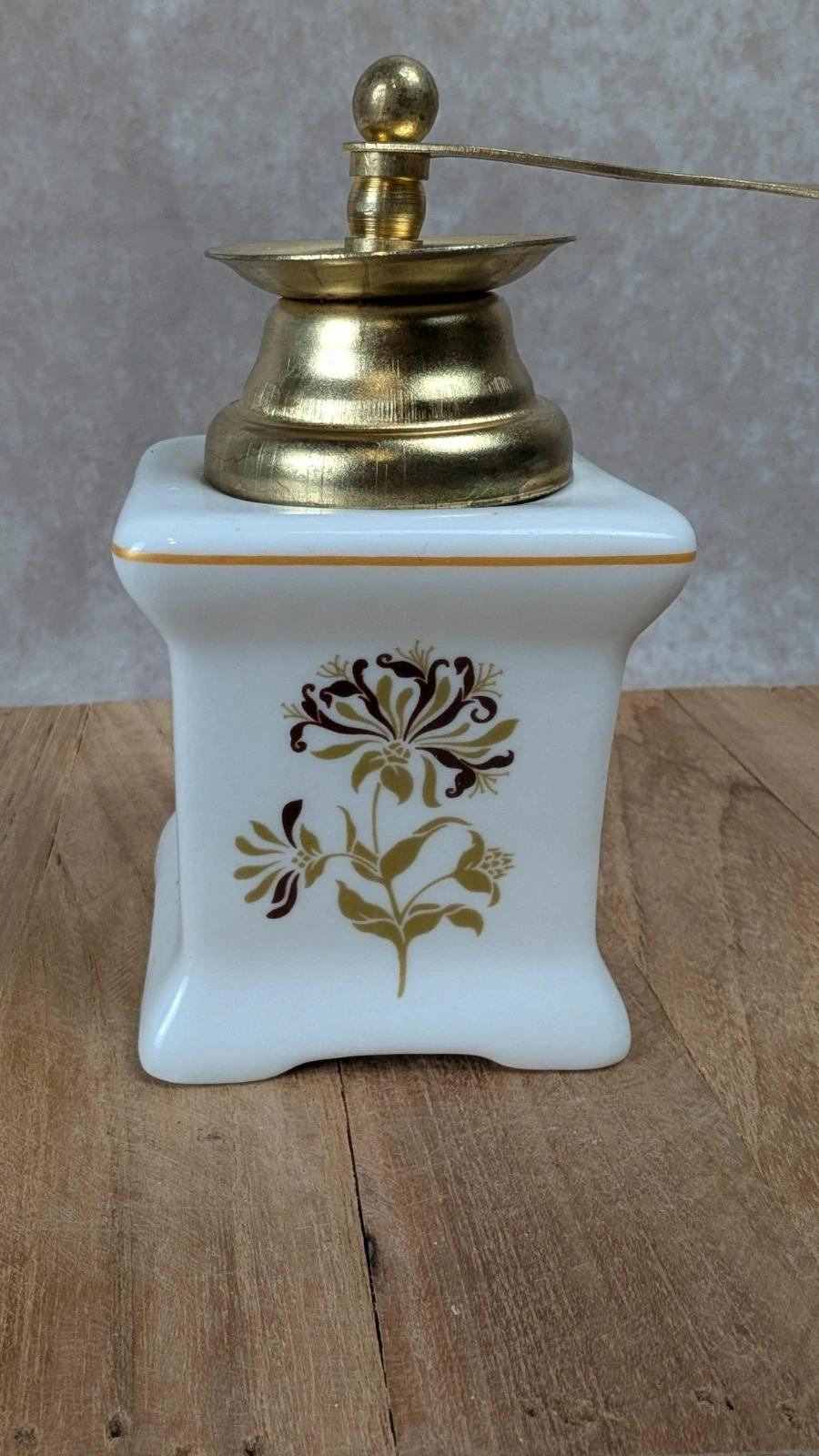 Petit moulin à café décoratif vintage