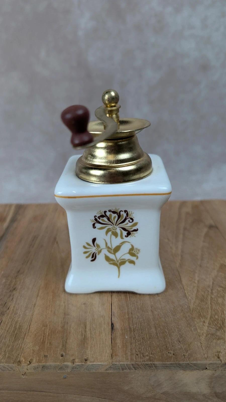 Petit moulin à café décoratif vintage