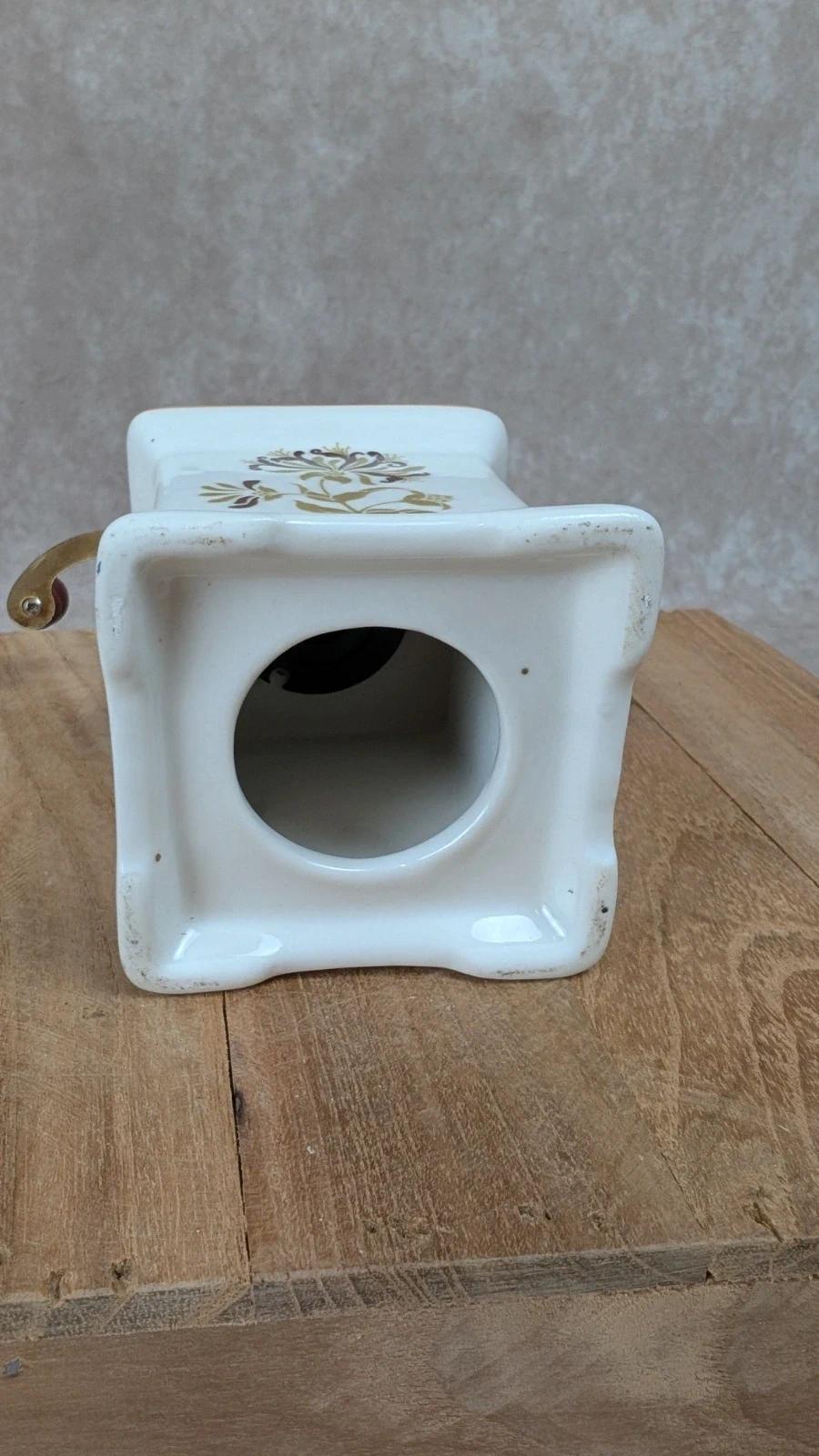 Petit moulin à café décoratif vintage