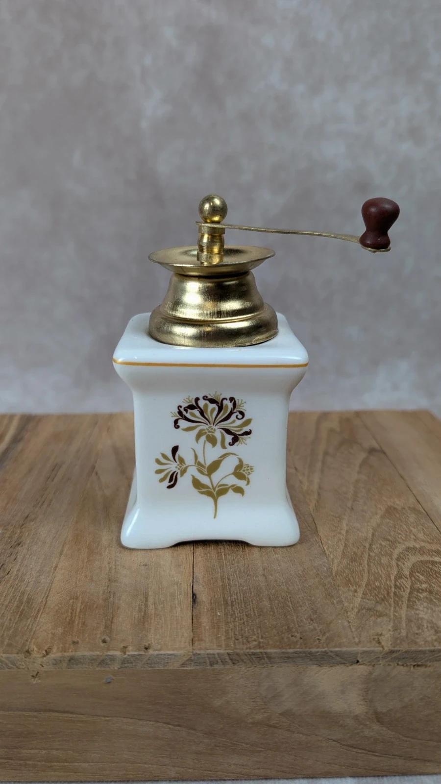 Petit moulin à café décoratif vintage