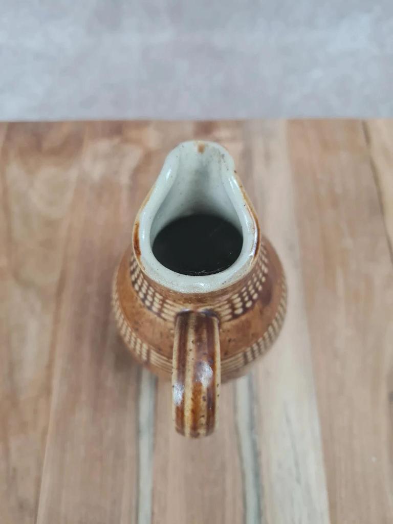 Petit pichet vintage en grès décor ponctué – esprit rustique