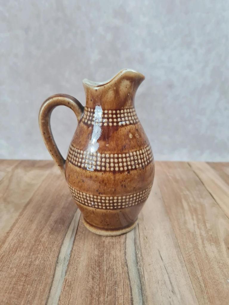 Petit pichet vintage en grès décor ponctué – esprit rustique