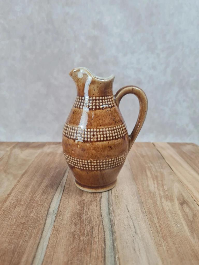 Petit pichet vintage en grès décor ponctué – esprit rustique