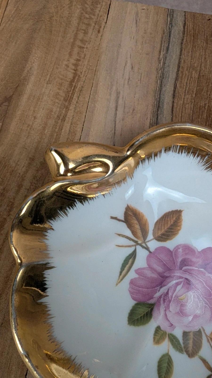Petit plat en porcelaine Porcbe – décor rose & liseré doré