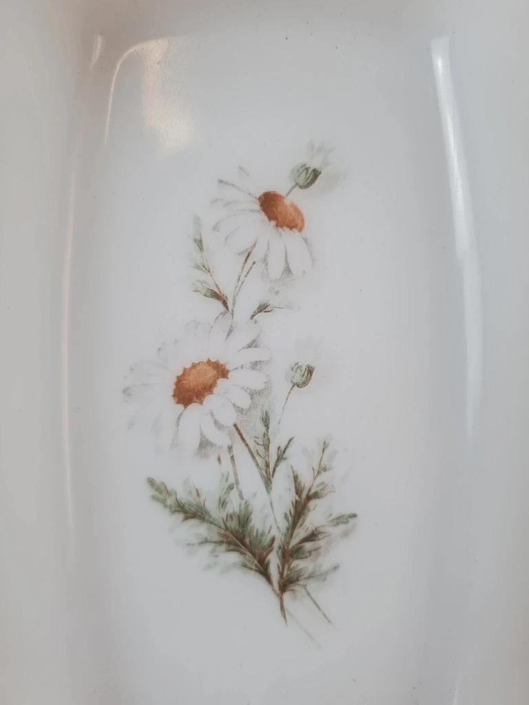 Petit plat vintage Arcopal marguerites – opaline blanche