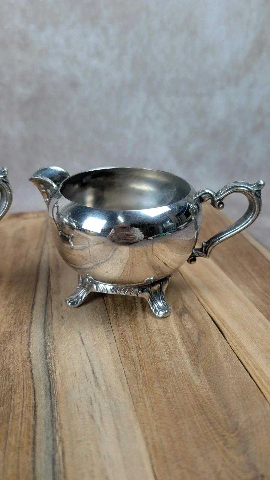 Petit pot à lait & sucrier en métal argenté