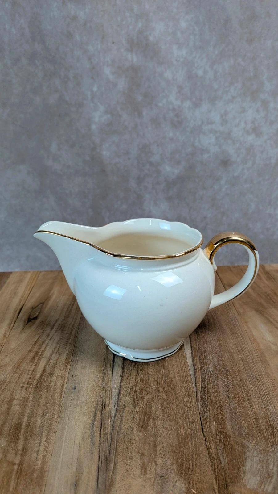 Petit pot à lait Villeroy & Boch liseré doré – vintage
