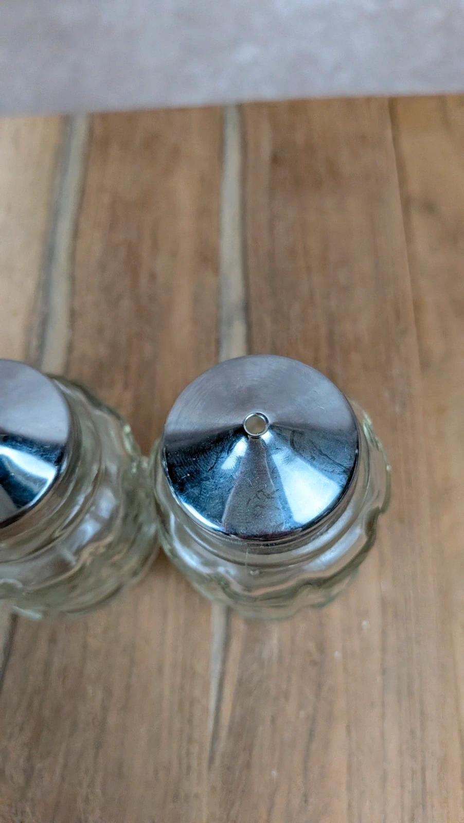 Petit set vintage salière • poivrière • moutardier + plateau en inox & verre