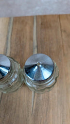 Petit set vintage salière • poivrière • moutardier + plateau en inox & verre
