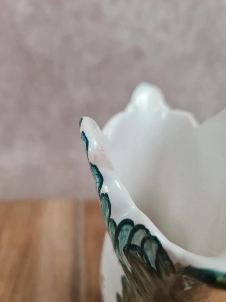 🌿 Petit vase en faïence signé Figas – décor fleuri main 🌸