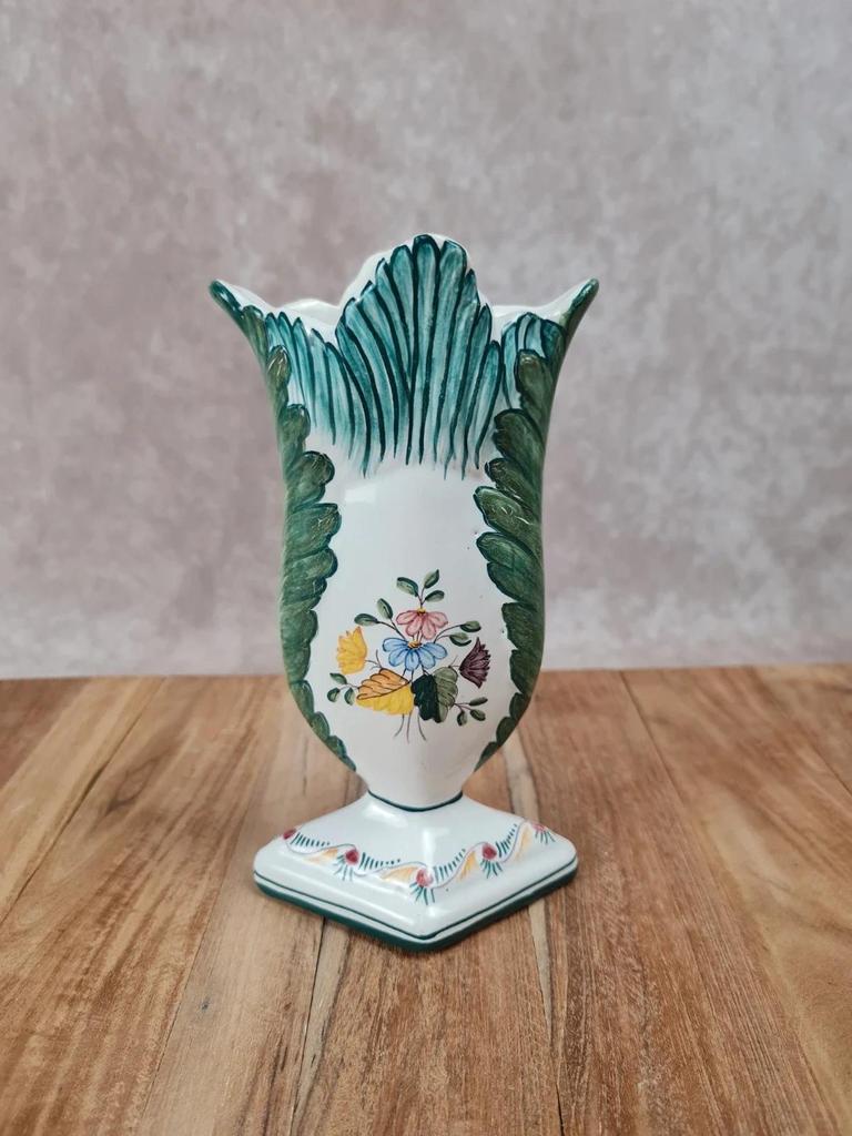 🌿 Petit vase en faïence signé Figas – décor fleuri main 🌸