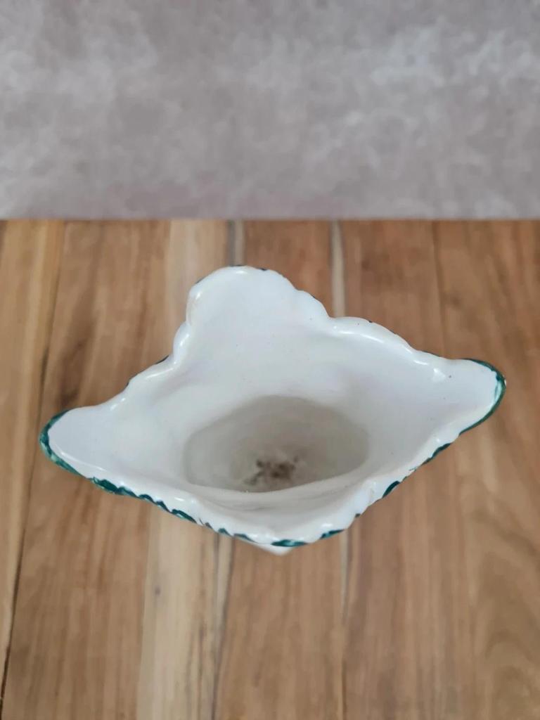🌿 Petit vase en faïence signé Figas – décor fleuri main 🌸
