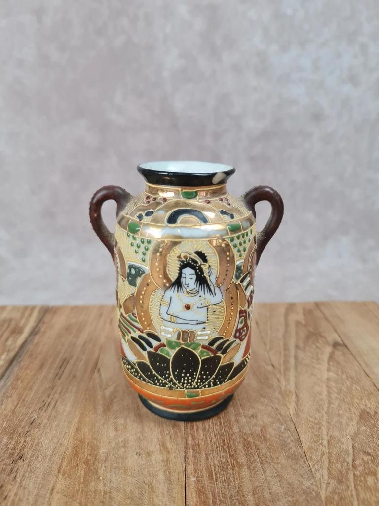 Petit vase japonais ancien Satsuma Moriage 🎎 décor bouddhique