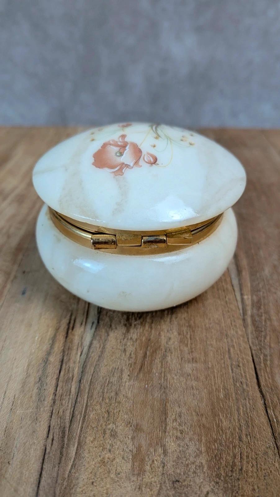 Petite boîte à bijoux vintage en albâtre décor floral