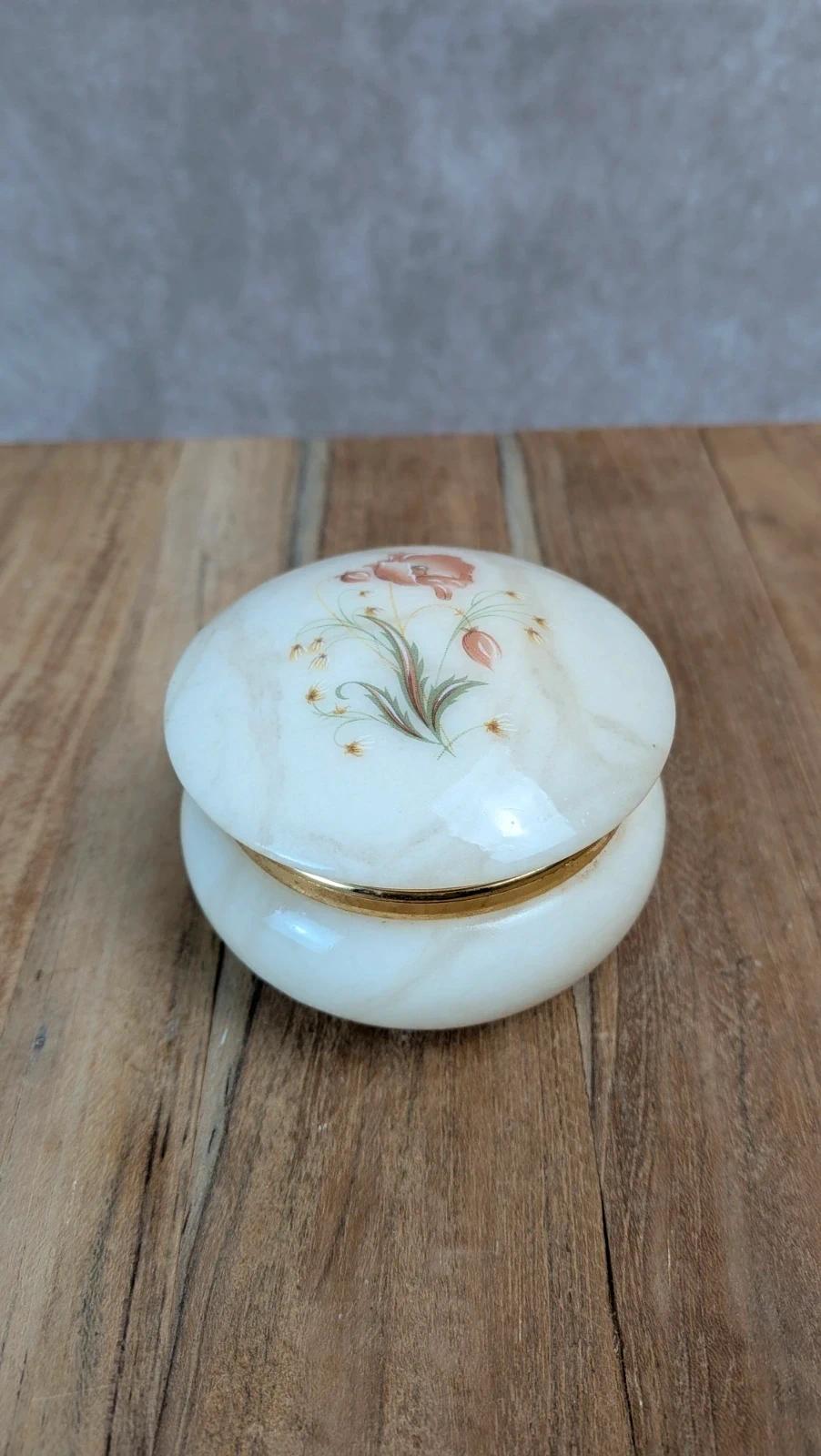 Petite boîte à bijoux vintage en albâtre décor floral