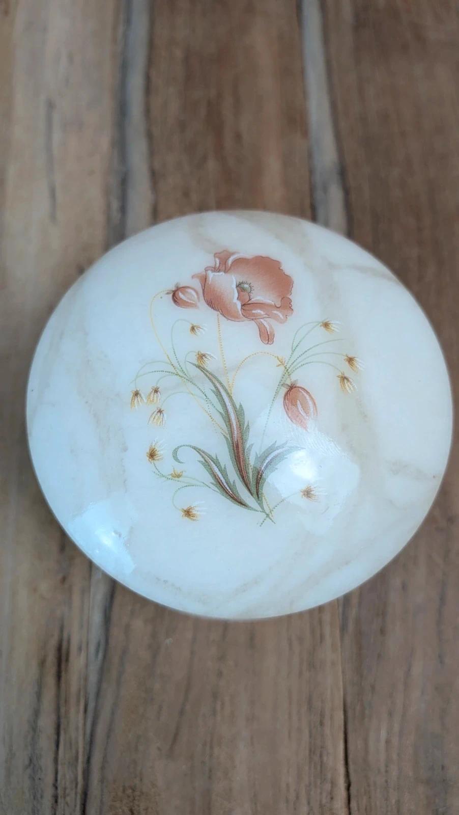 Petite boîte à bijoux vintage en albâtre décor floral