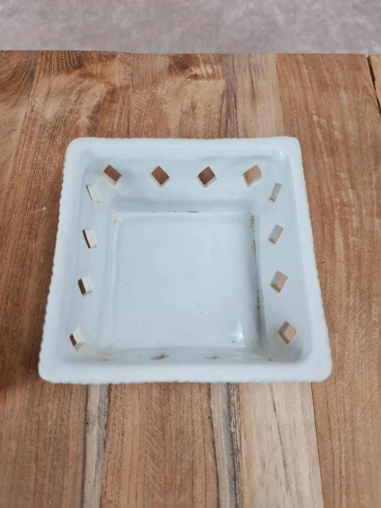 💕 Petite boîte ancienne en porcelaine ajourée avec colombes et roses 🌸