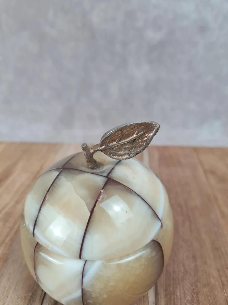 Petite boîte décorative en pierre – forme pomme vintage
