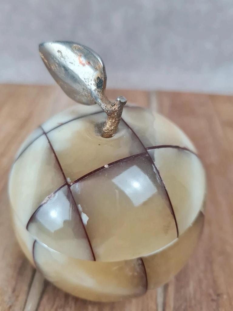 Petite boîte décorative en pierre – forme pomme vintage
