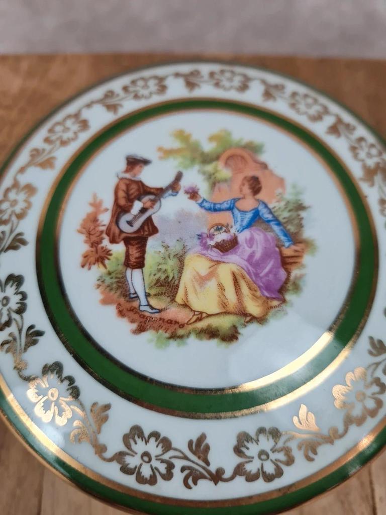 Petite boîte en porcelaine de Limoges – décor Fragonard 🎨💛