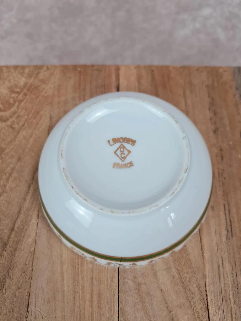 Petite boîte en porcelaine de Limoges – décor Fragonard 🎨💛