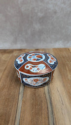 Petite boîte en porcelaine décor asiatique