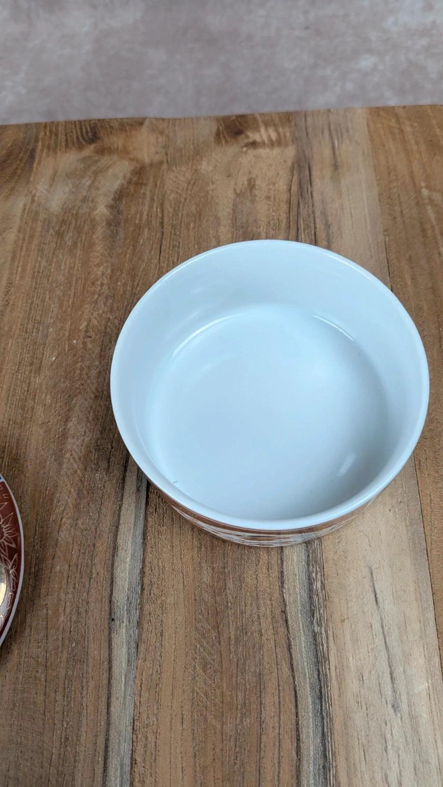 Petite boîte en porcelaine décor asiatique