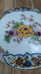 Petite boîte tripode en porcelaine de Limoges