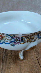 Petite boîte tripode en porcelaine de Limoges