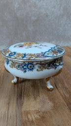 Petite boîte tripode en porcelaine de Limoges