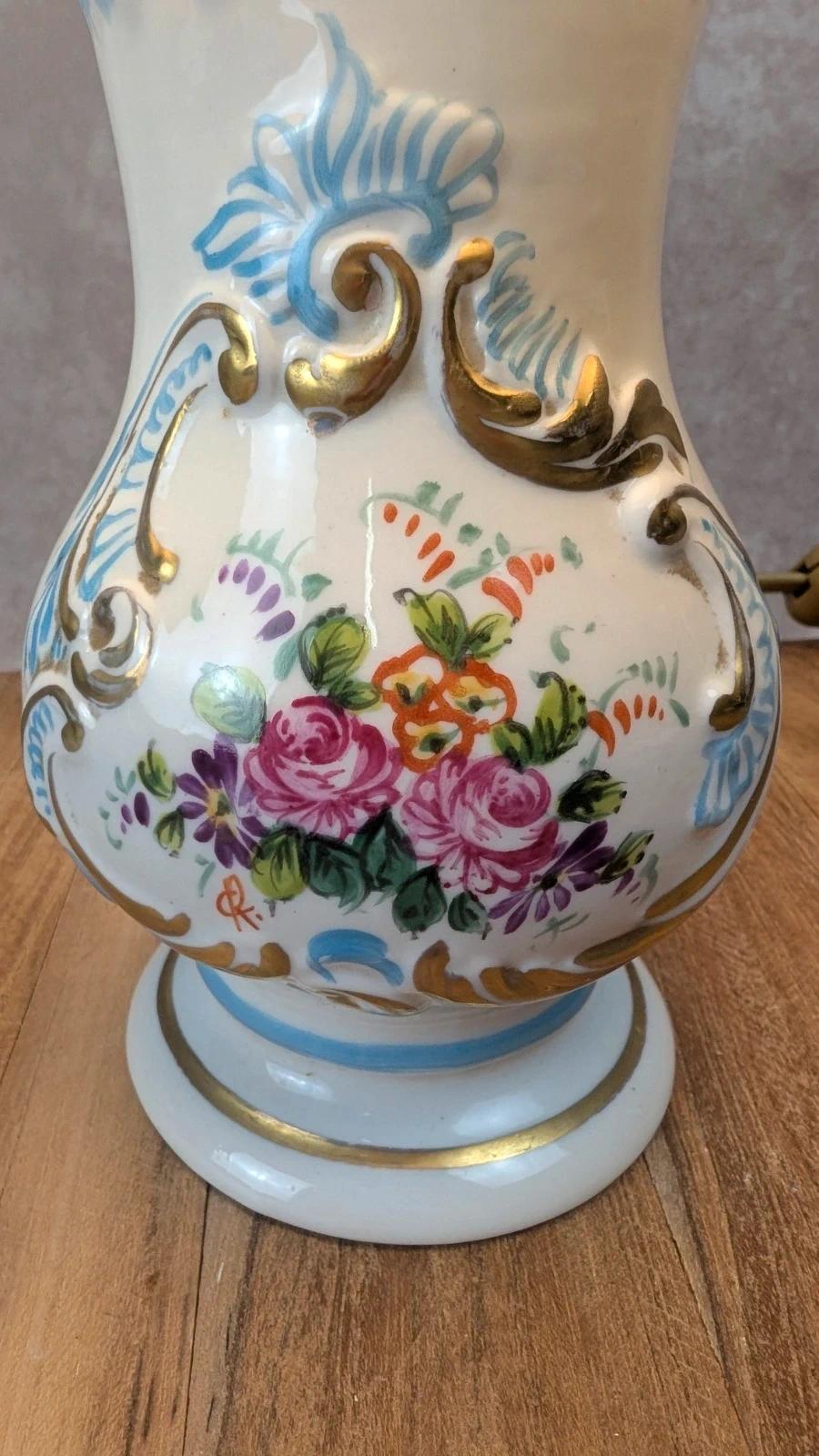 Petite lampe vintage en porcelaine peinte à la main –