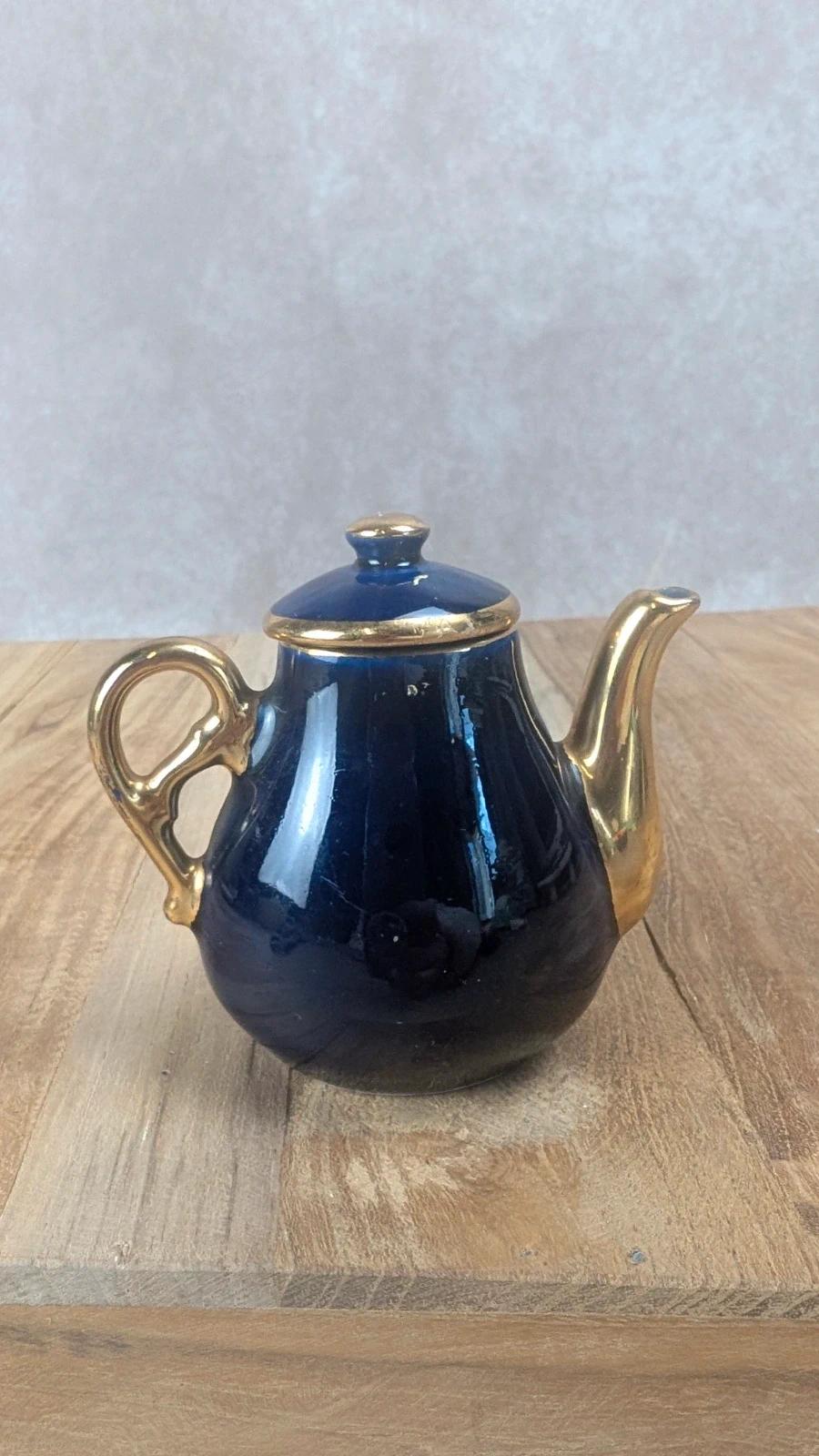 Petite théière miniature en porcelaine bleu cobalt & or – Limoges France