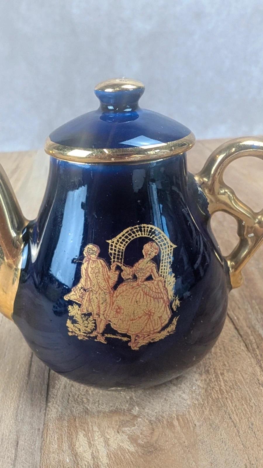 Petite théière miniature en porcelaine bleu cobalt & or – Limoges France