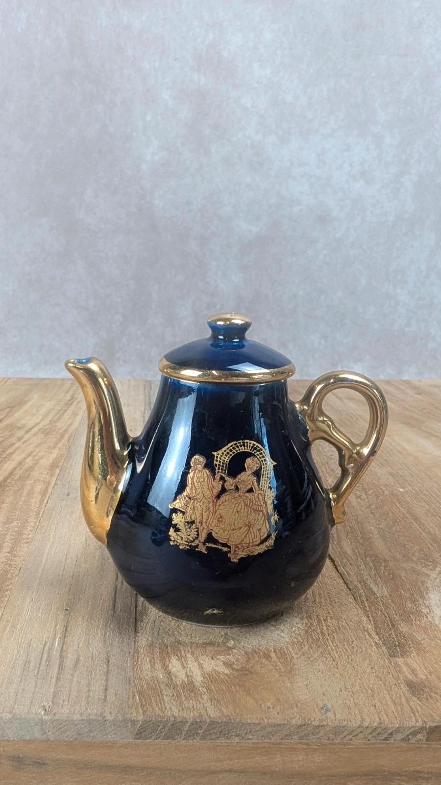 Petite théière miniature en porcelaine bleu cobalt & or – Limoges France
