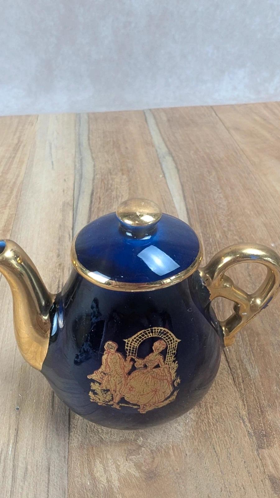 Petite théière miniature en porcelaine bleu cobalt & or – Limoges France