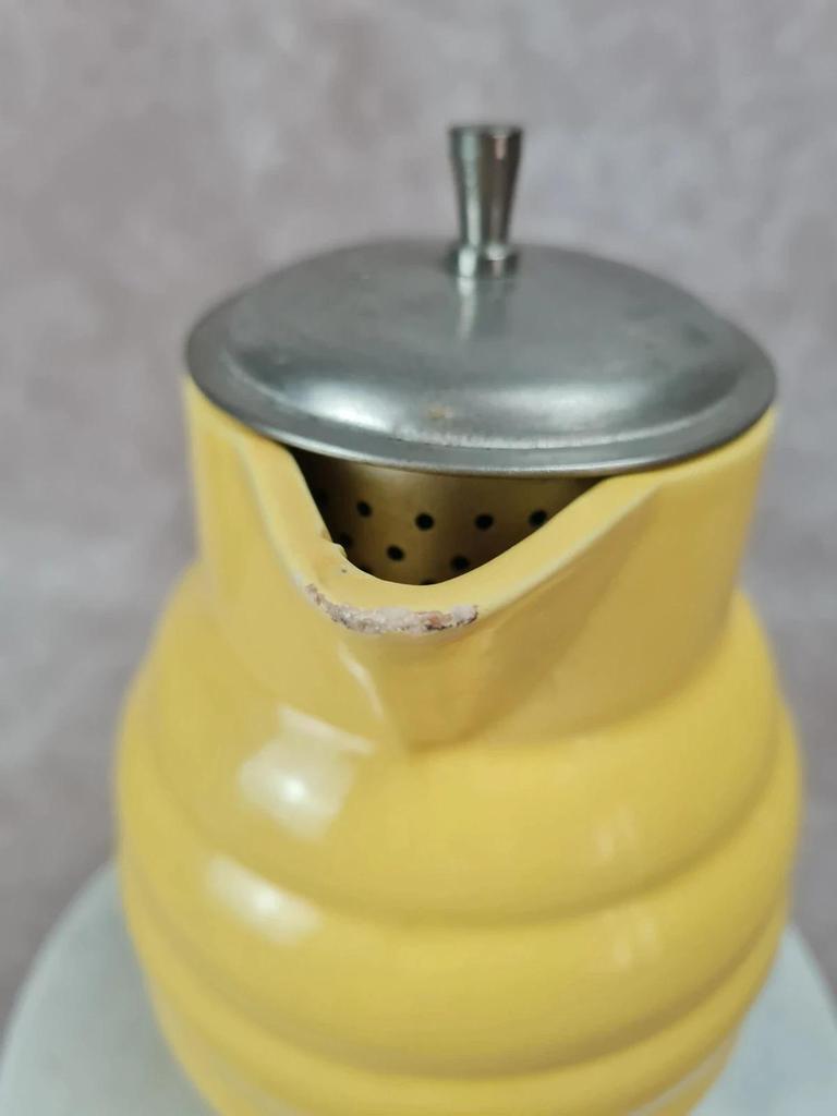 Pichet ancien Saint - clément n°869 avec filtre métal d’origine