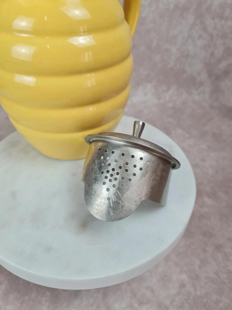 Pichet ancien Saint - clément n°869 avec filtre métal d’origine