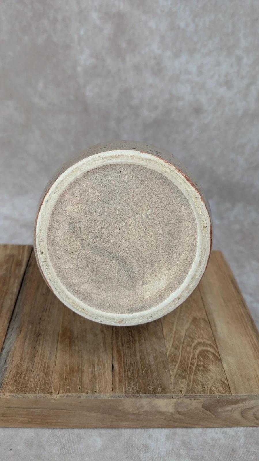 Pichet en grès artisanal signé Jeanne 🏺