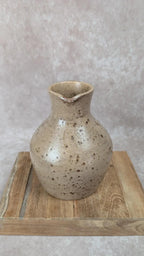 Pichet en grès artisanal signé Jeanne 🏺