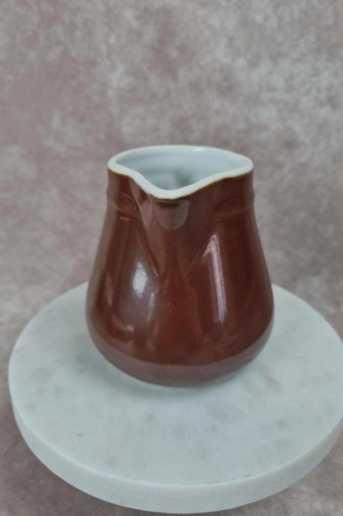 Pichet vintage Apilco en porcelaine marron
