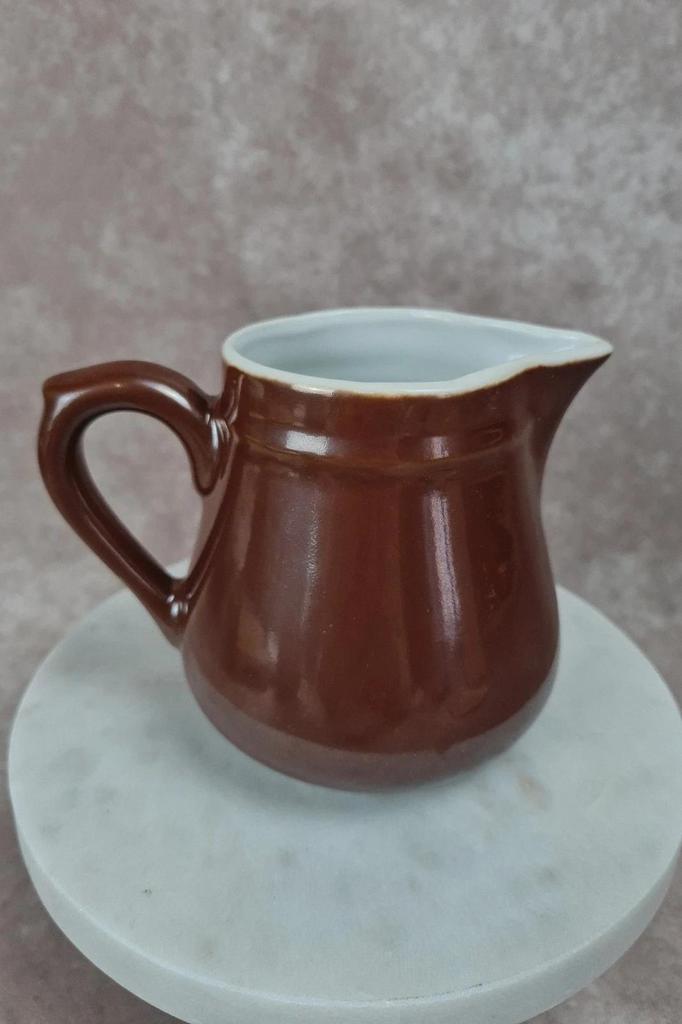 Pichet vintage Apilco en porcelaine marron