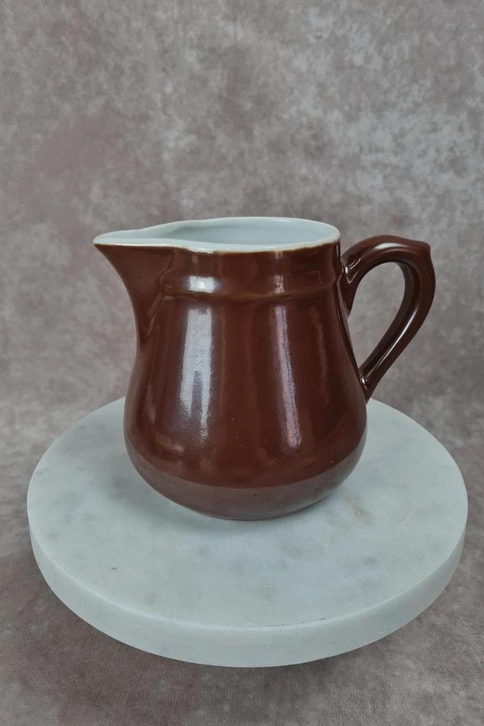 Pichet vintage Apilco en porcelaine marron